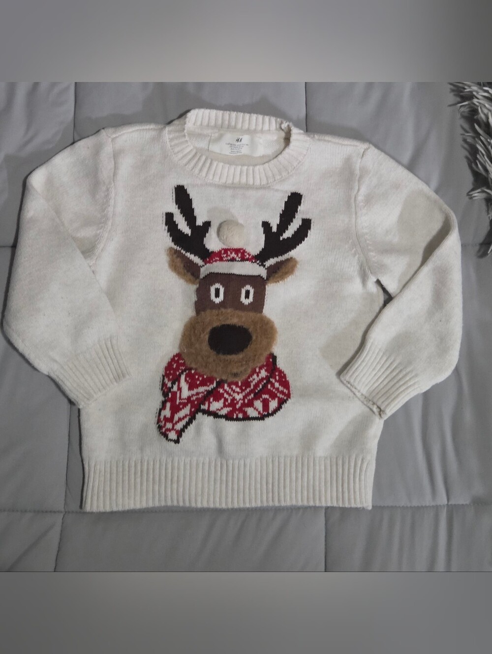 H&M Off-White Kids Reindeer Holiday Sweater with Red Accents Size 3/4T